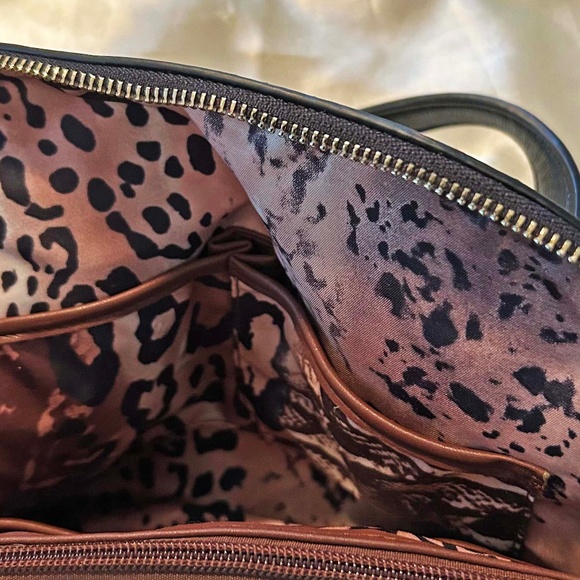 SATCHEL, LEATHER, DUSTY PINK WHITE & BLACK MULTICOLOUR FLORAL, TOP ZIP CLOSURE, - Picture 15 of 15
